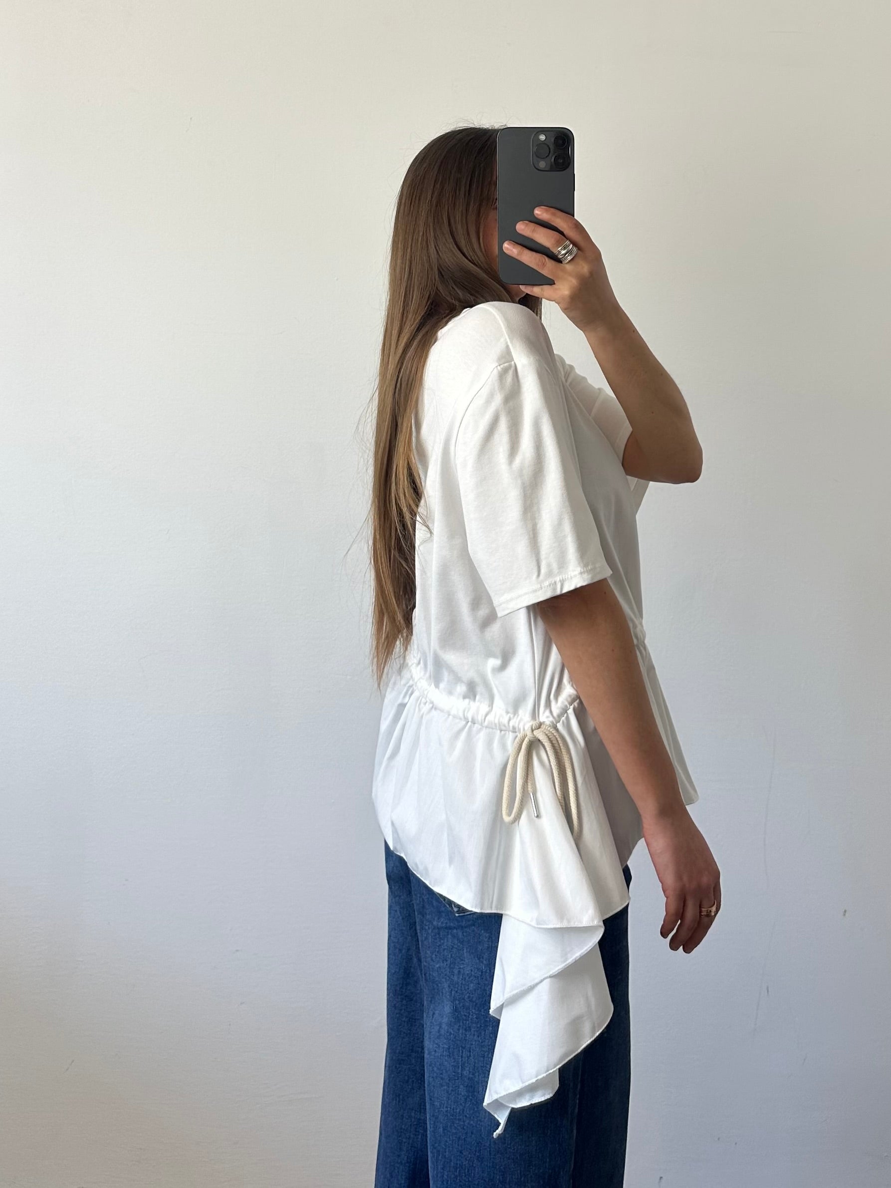 T-shirt volant in cotone bianca