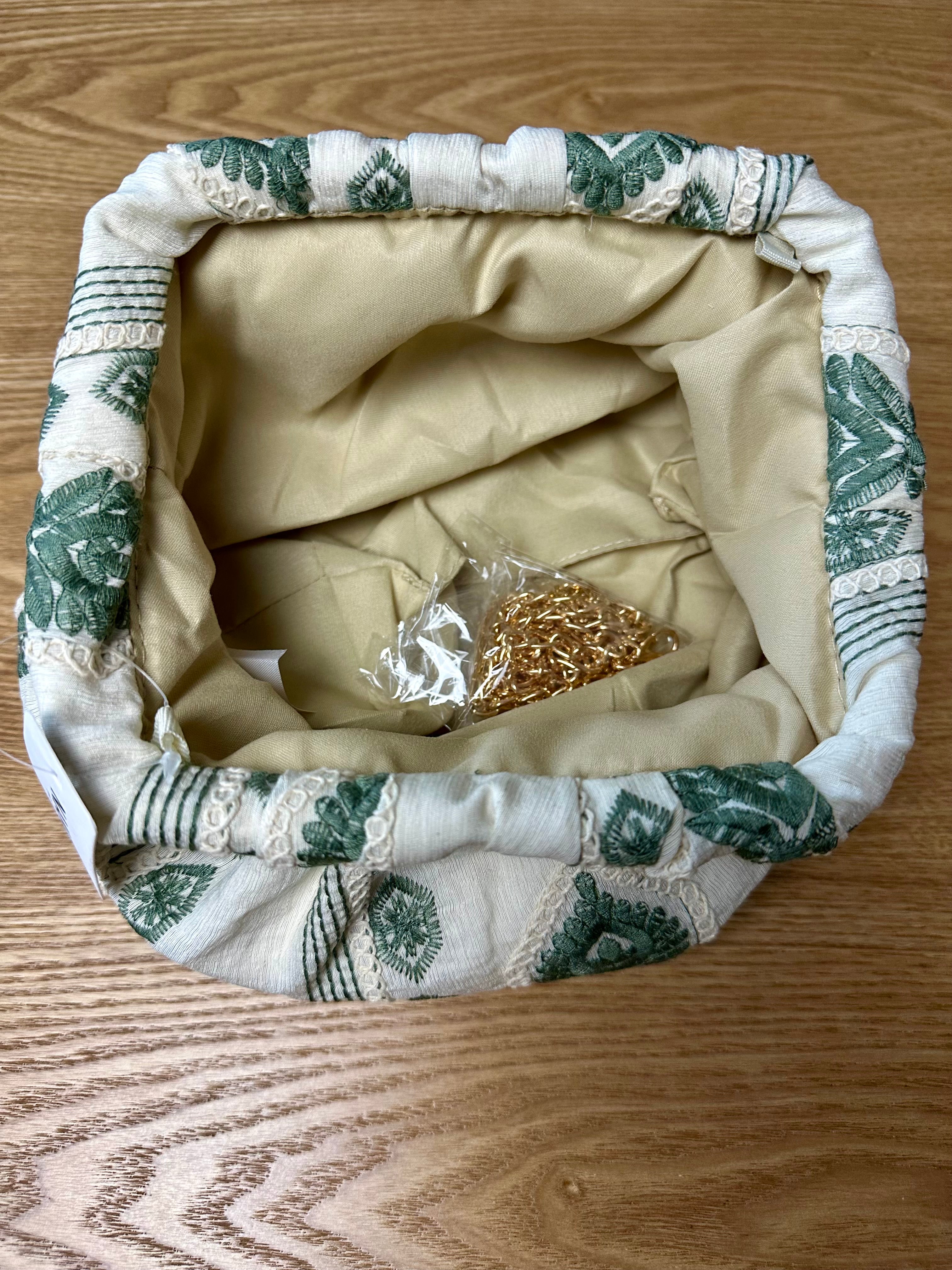 BORSA pasticcino ricamato pizzo verde