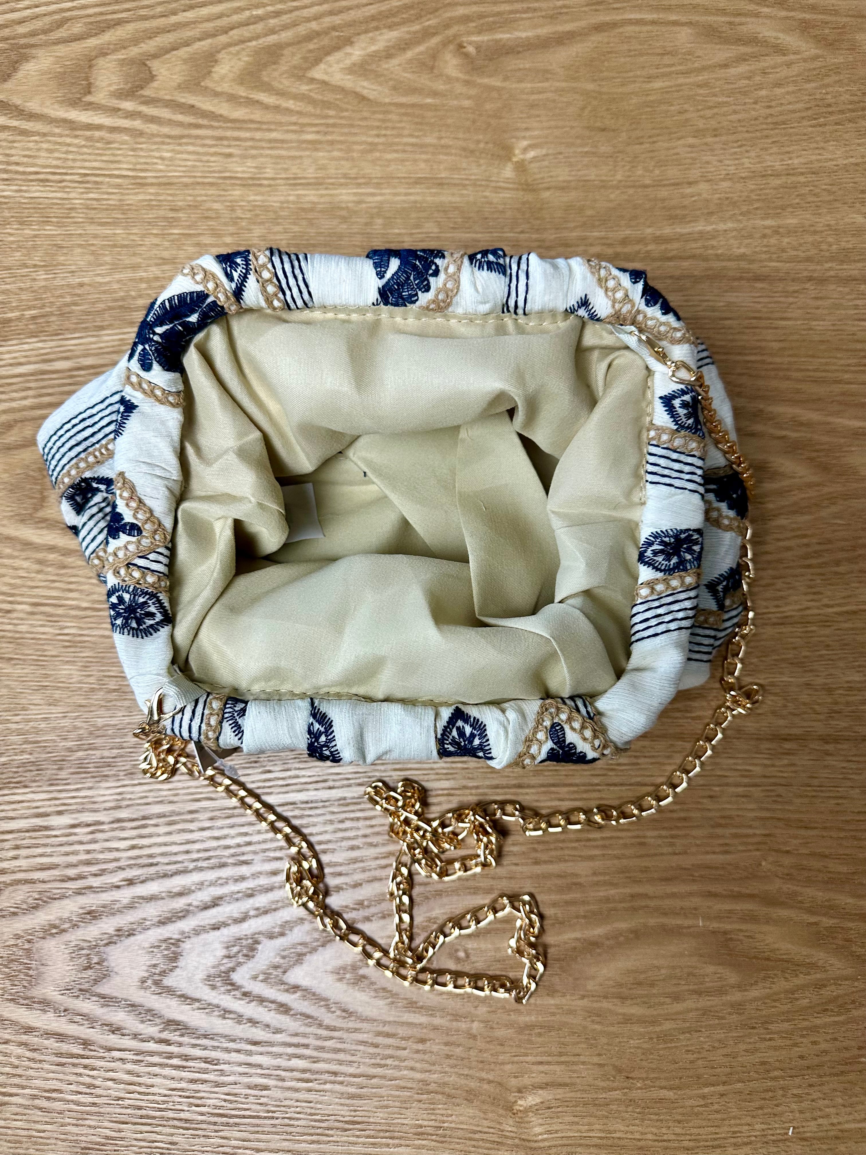 BORSA pasticcino ricamato pizzo blu