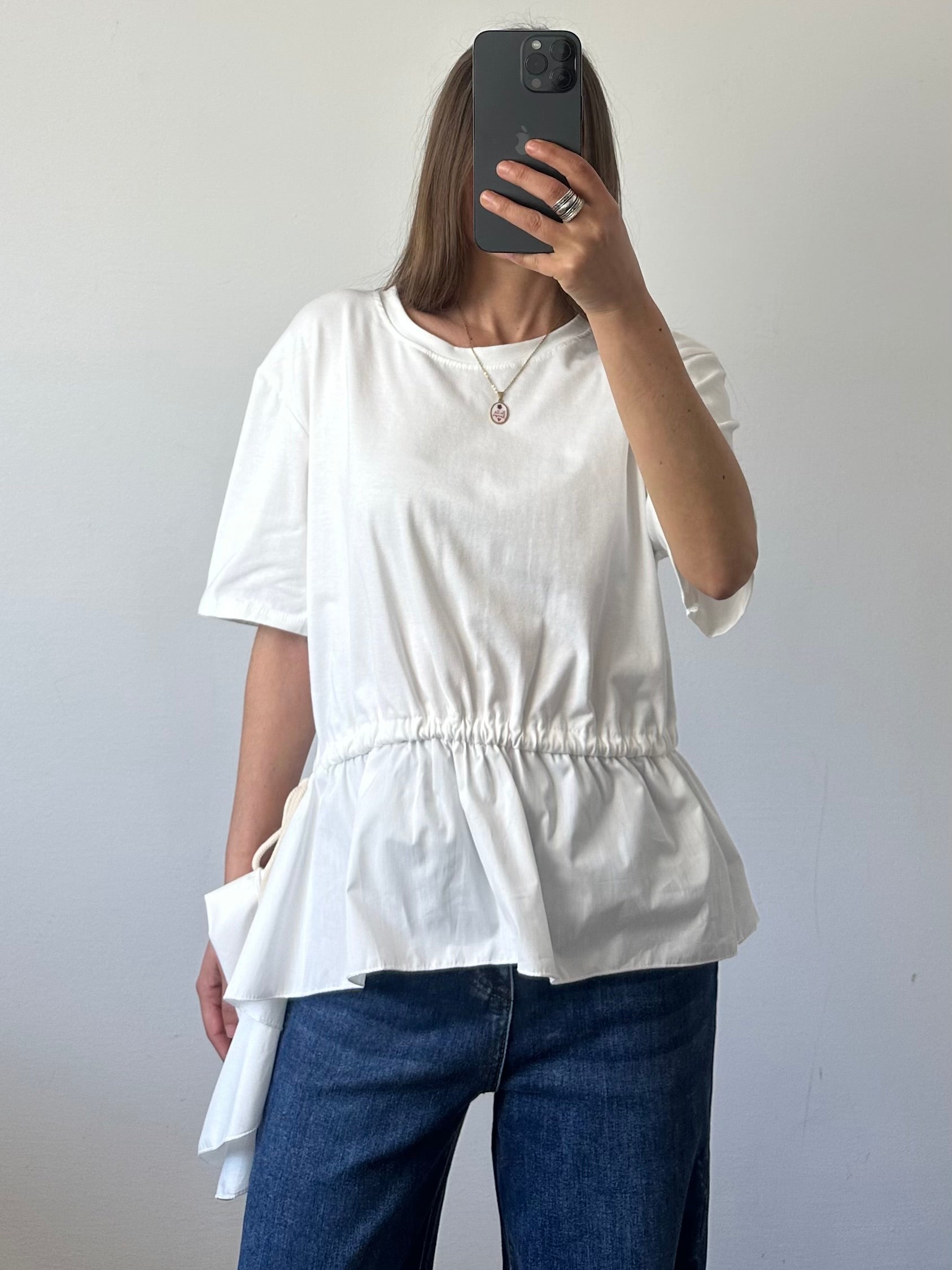 T-shirt volant in cotone bianca