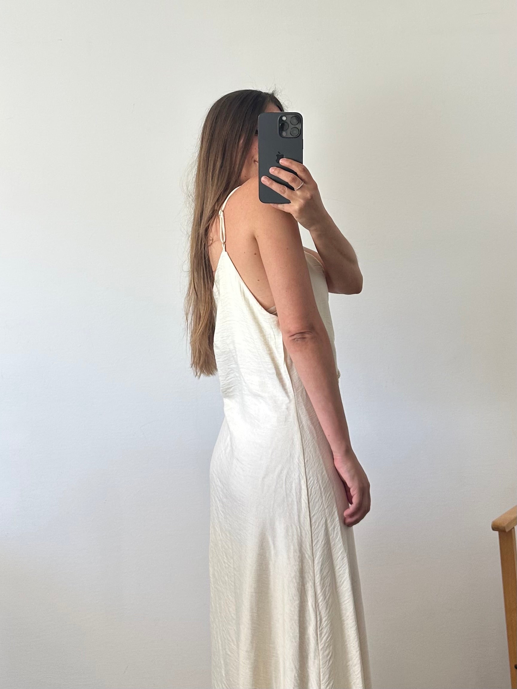 ABITO Fiore con cut out panna