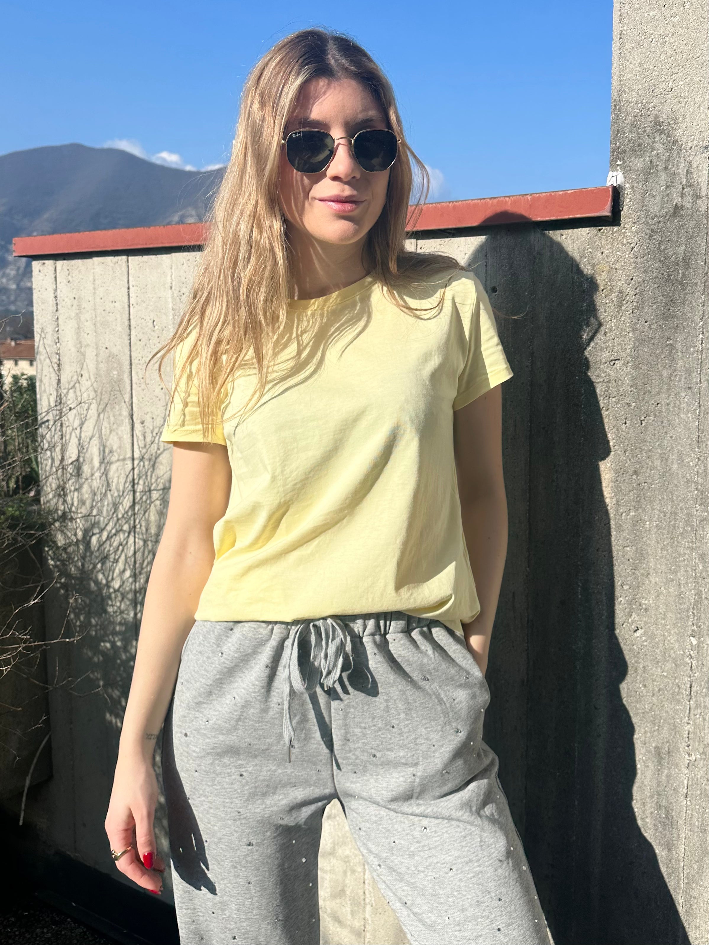 T-SHIRT BASIC GIALLA