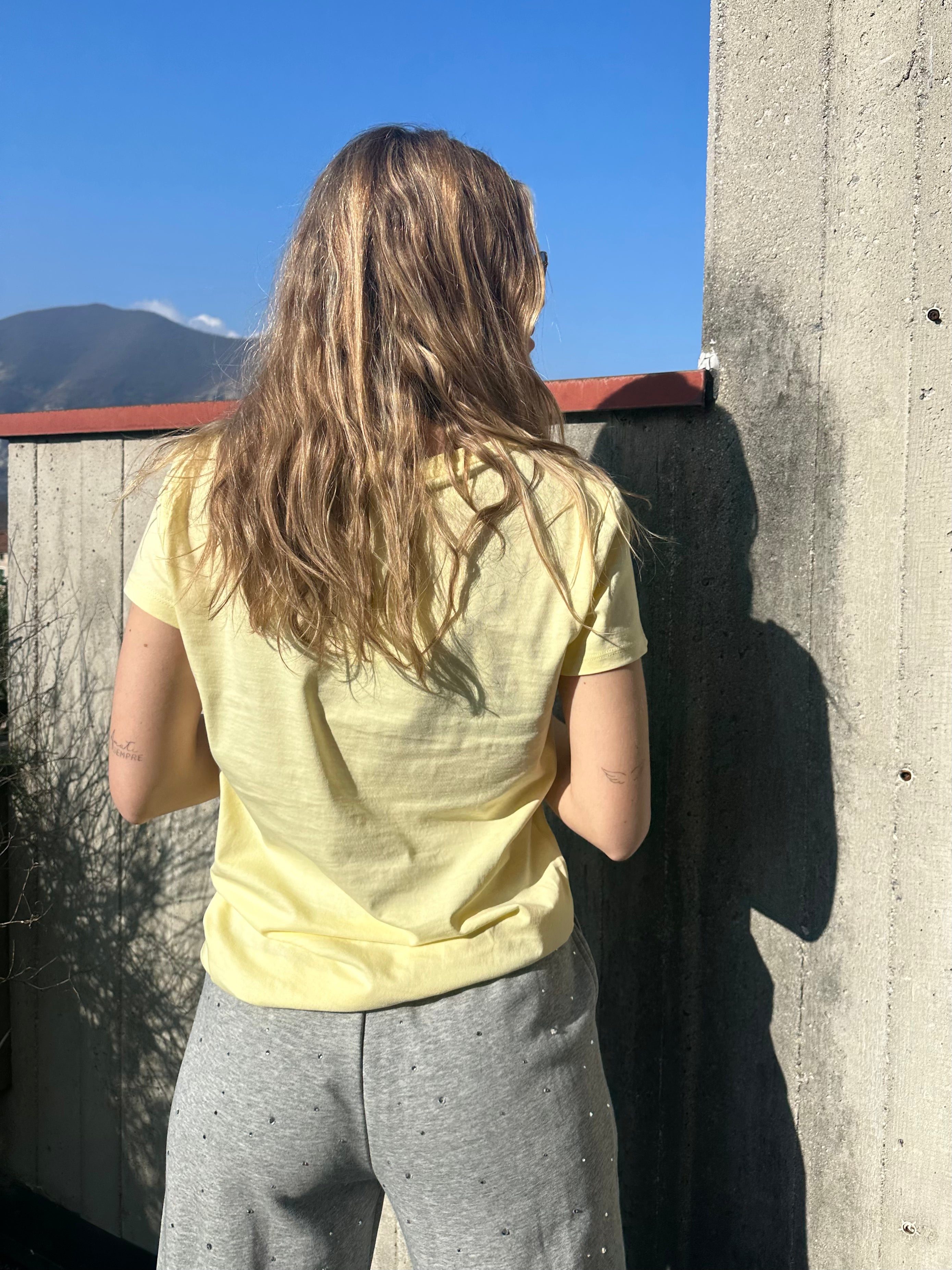 T-SHIRT BASIC GIALLA