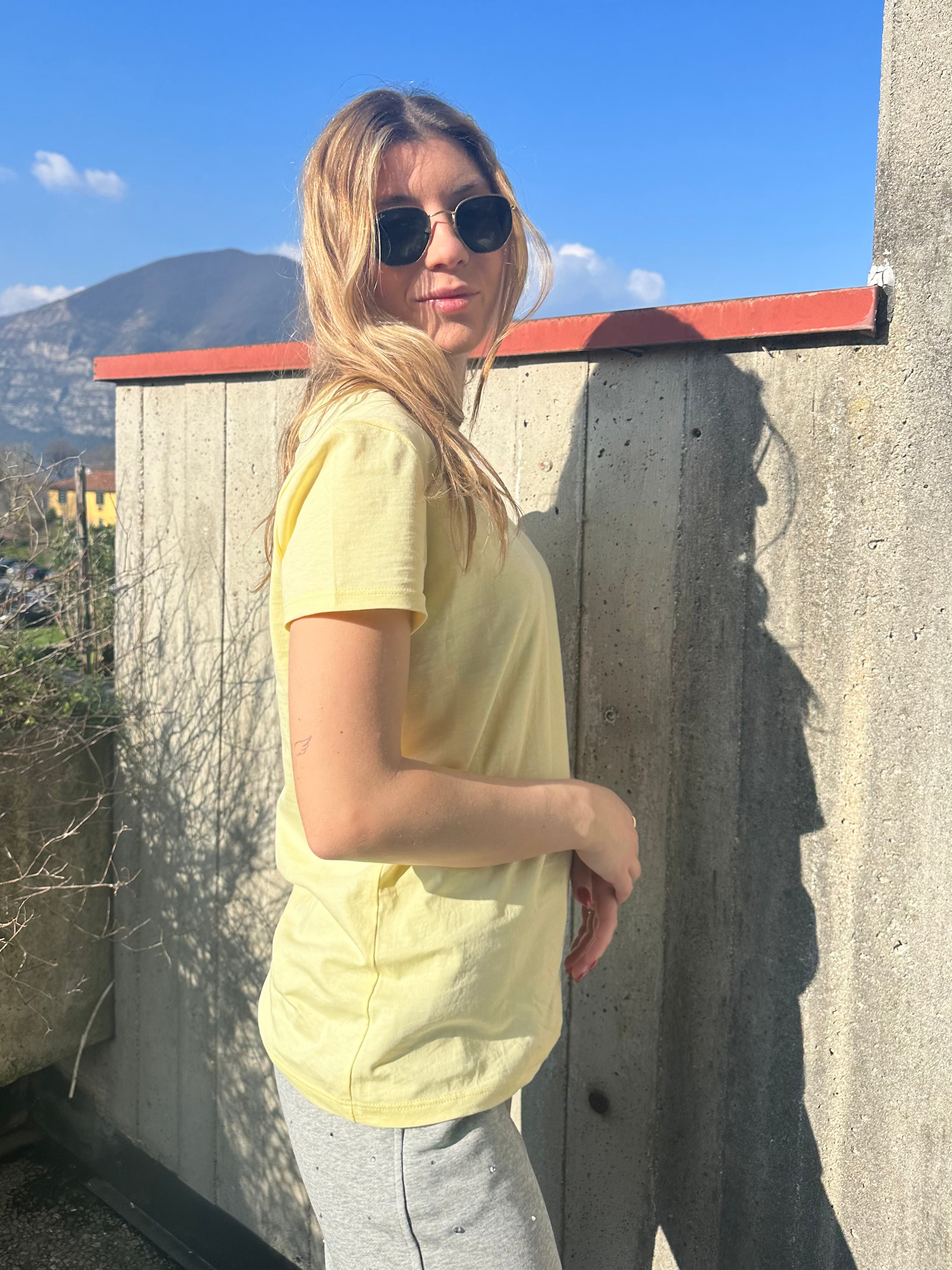 T-SHIRT BASIC GIALLA