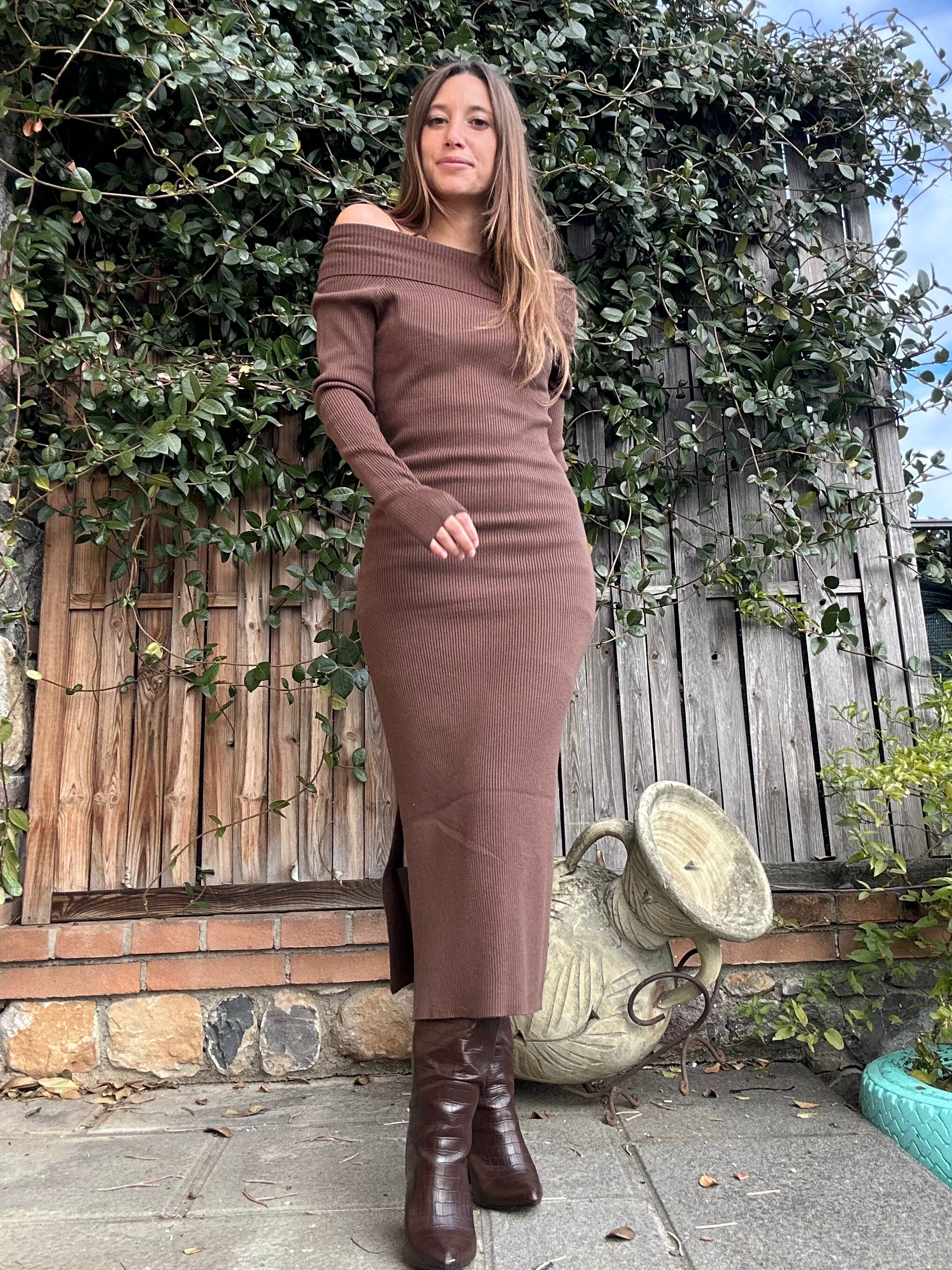 ABITO SCOLLO A BARCA MARRONE