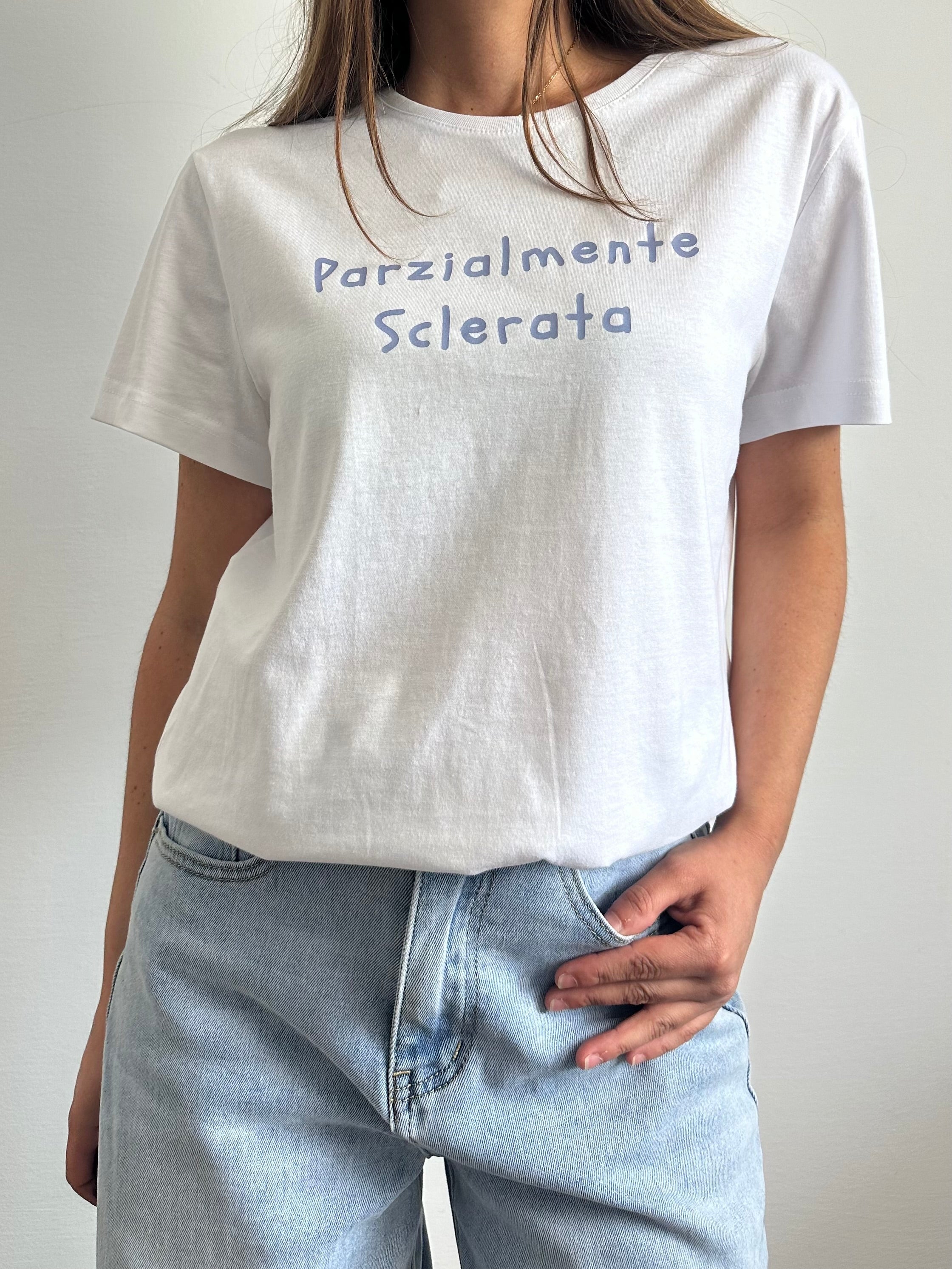 T-shirt in cotone “ Parzialmente sclerata”