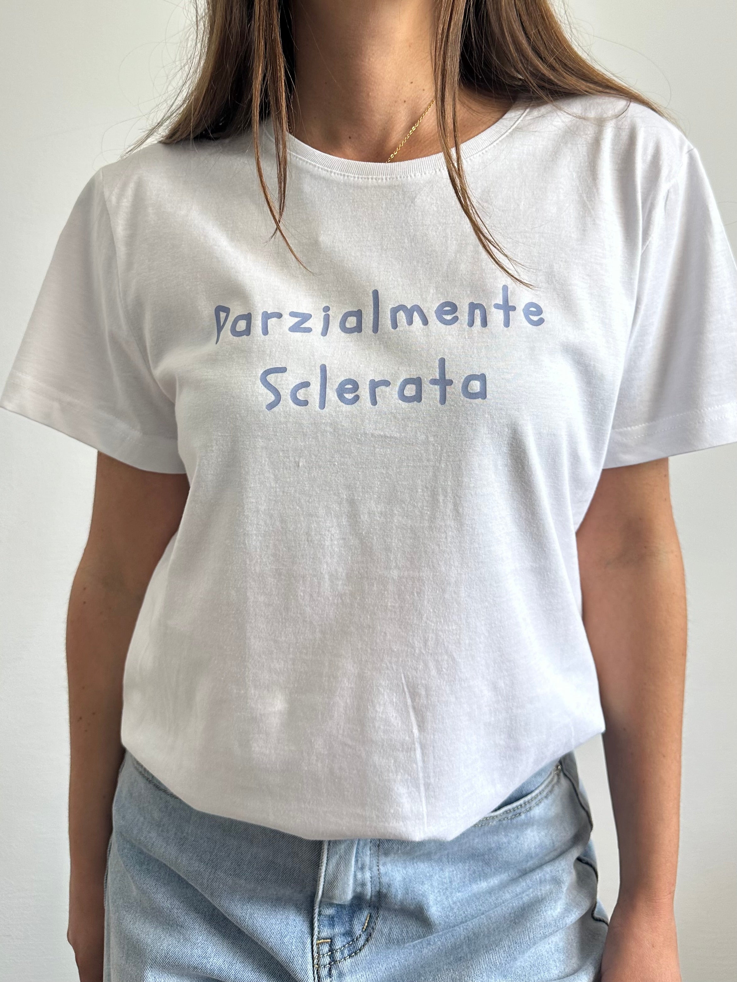 T-shirt in cotone “ Parzialmente sclerata”