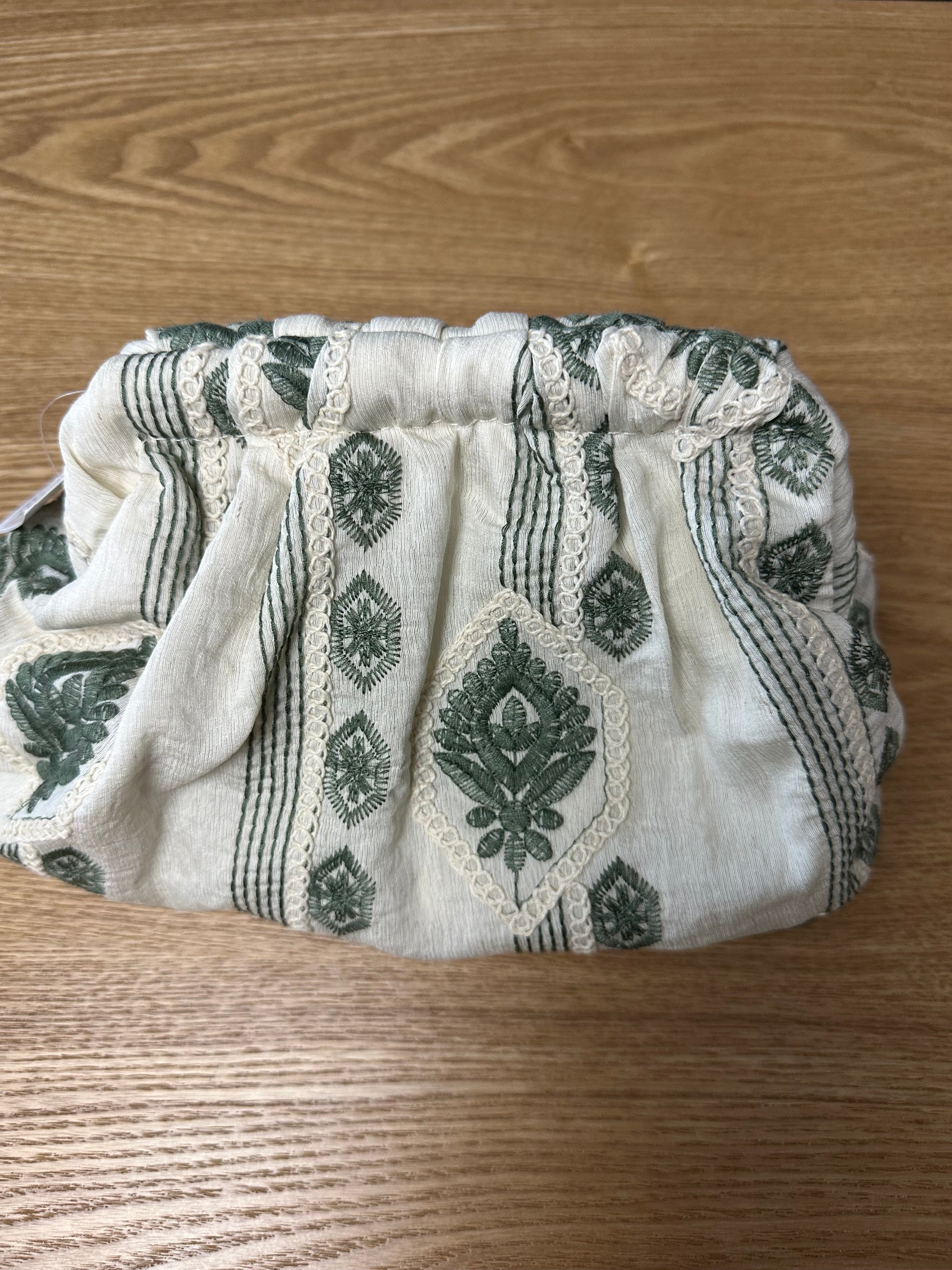 BORSA pasticcino ricamato pizzo verde
