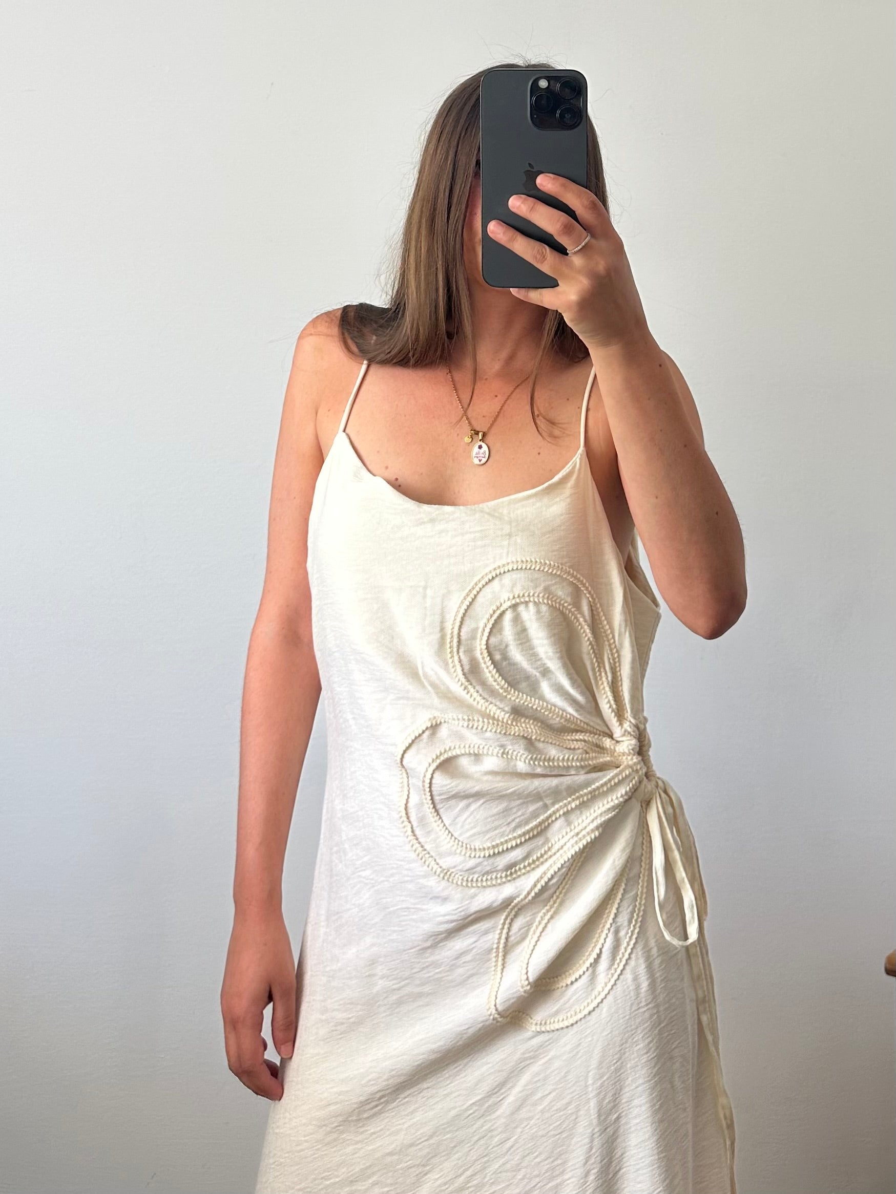 ABITO Fiore con cut out panna