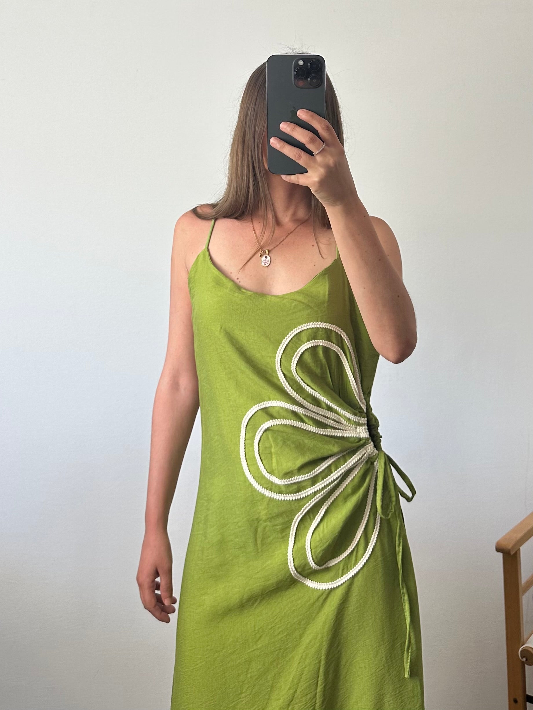 ABITO Fiore con cut out verde pistacchio
