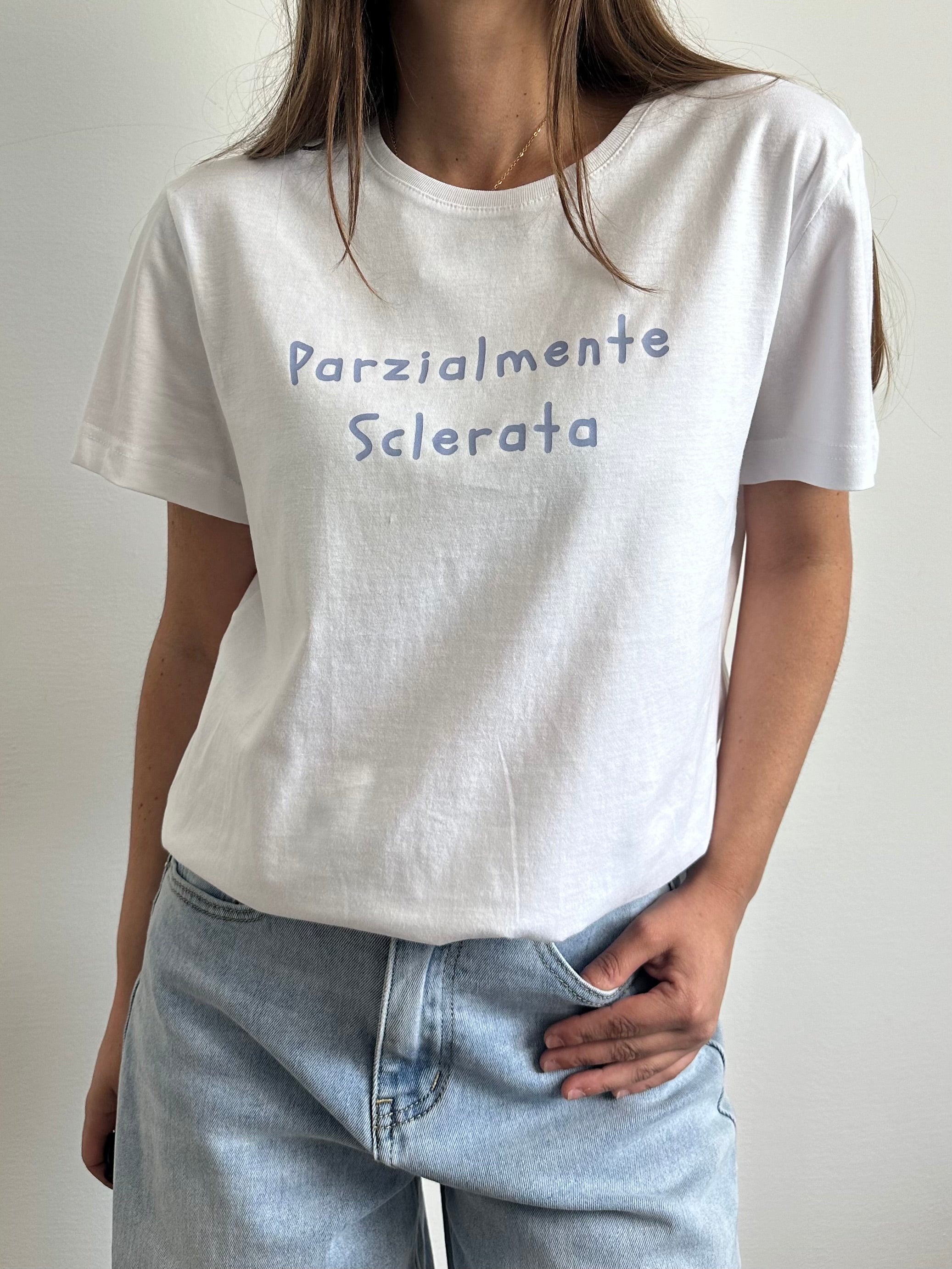 T-shirt in cotone “ Parzialmente sclerata”